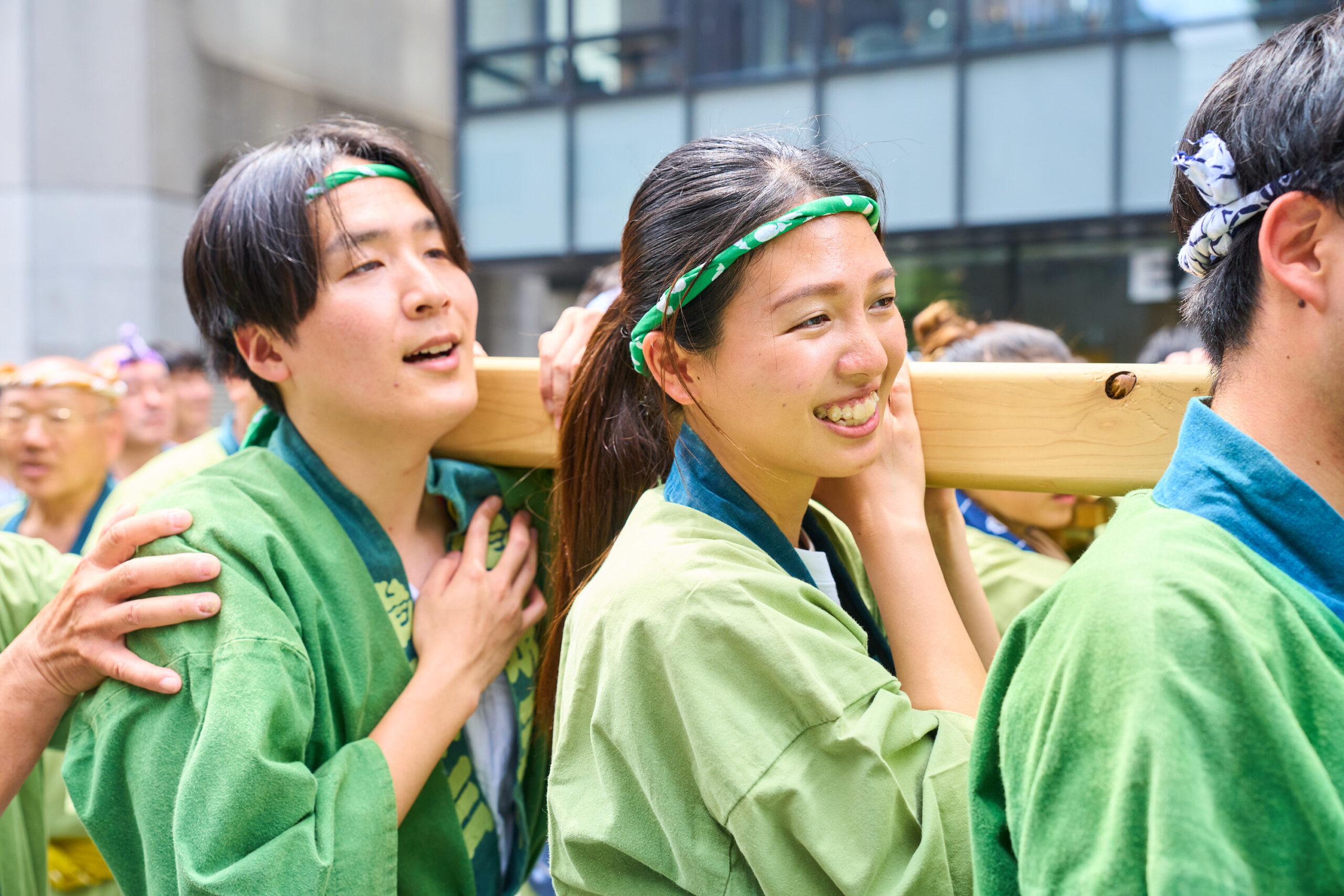 午前の渡御と差し入れ